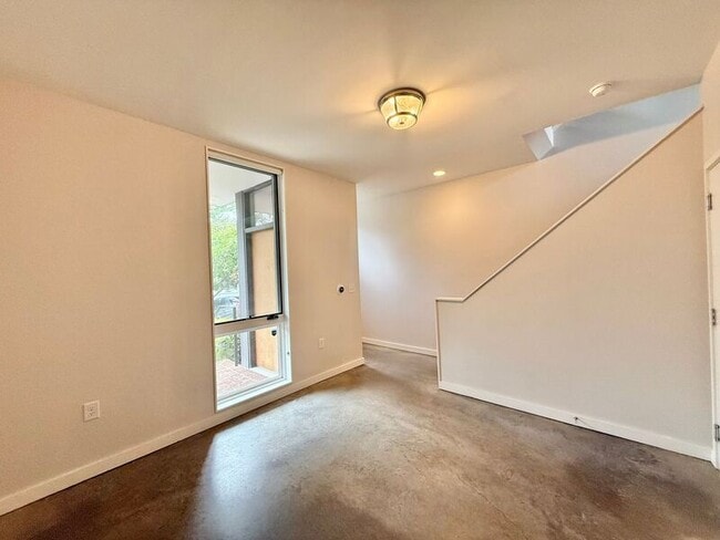 Photo - 548 S Person St