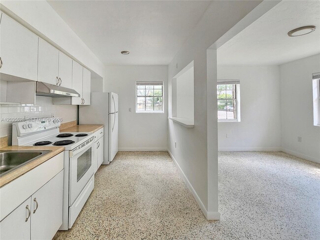 Photo - 6601 SW 10th St Unit 2