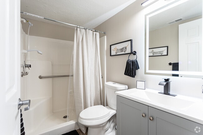 1BR, 1BA - 475SF - Bathroom