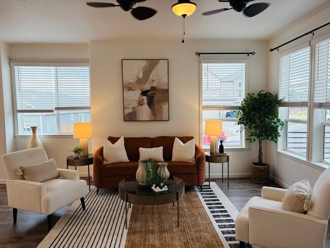 Photo - 1592 Castle Creek Cir