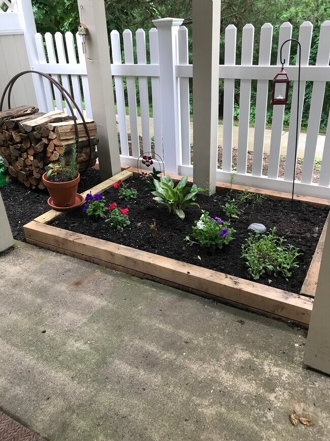 Building Photo - 3 Sussex Ct Unit NA