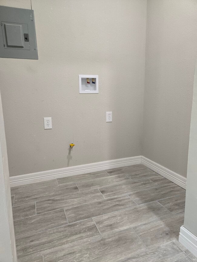 Photo - 4520 Normandy Way