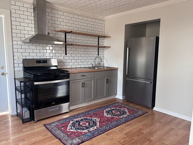 Building Photo - 140 Spring St