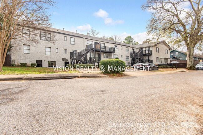 Building Photo - 2672 E 3rd St Unit 2672