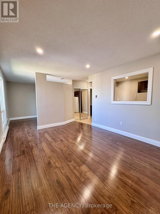 Photo - 62 Bloor St E Unité 1