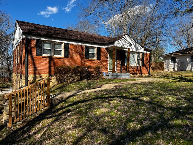 Building Photo - 107 River Heights Dr