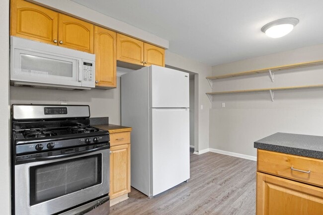 Photo - Hardwood Floors- Large Space - Garage