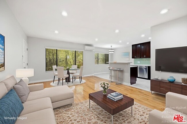 Building Photo - 2488 Beachwood Dr Unit 4 Rental