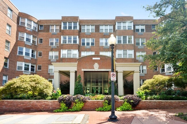 2500 Q St NW Unit 529