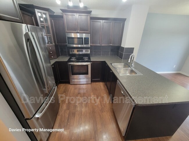 Photo - 3209 Whitelaw Dr NW