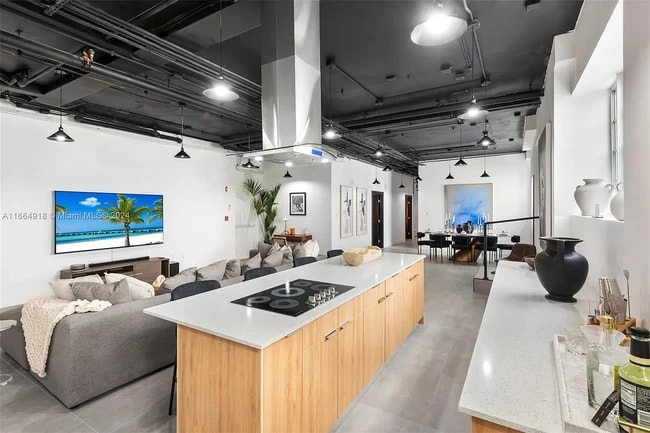Photo - 2201 Collins Ave Unidad #101 Rental