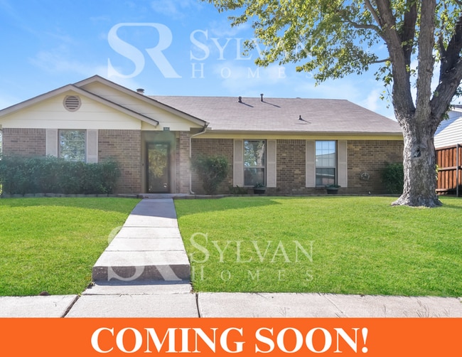 Building Photo - Enjoy living the good life in this 3 bedroom, 2 bathroom brick home