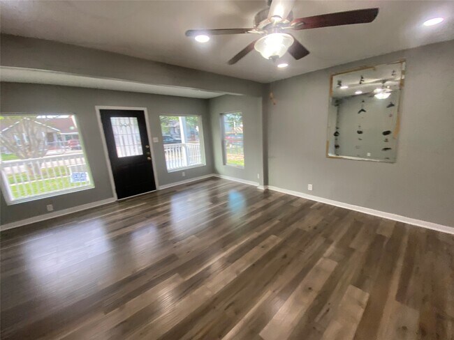 Building Photo - 7619 Ilex St