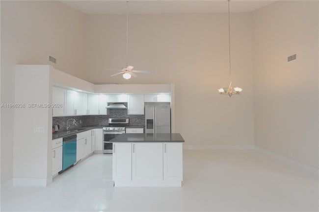 Photo - 518 NE 48th St