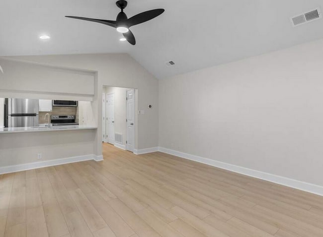 Photo - 2215 Post Rd Unit 4ID3.77