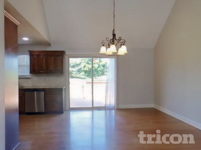 Photo - 18404 Rock Ridge N