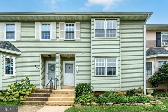 Building Photo - 132 E Green Valley Cir Rental