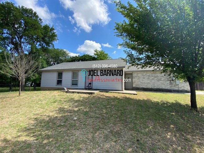 Photo - Available January 10: 3 Bedroom, 2 Bath St...