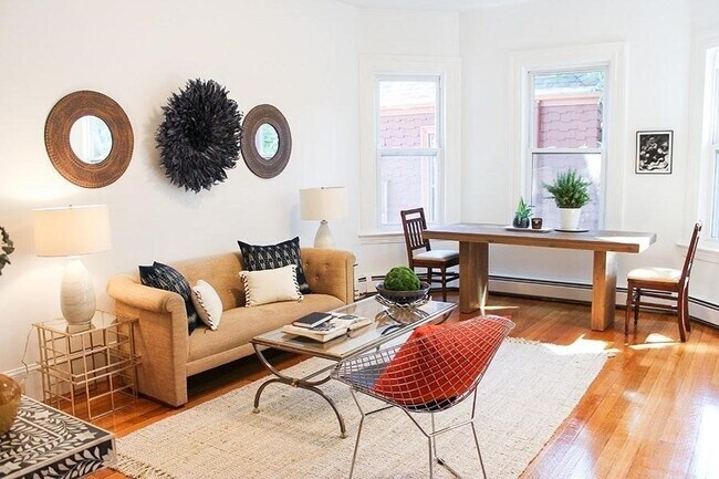 Building Photo - 14 Trowbridge St Unit 8 Rental