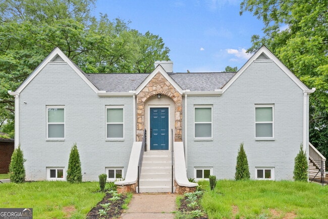 Photo - 636 Francis Pl NW