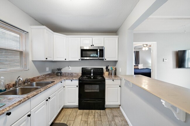 Photo - 6923 Avenue F