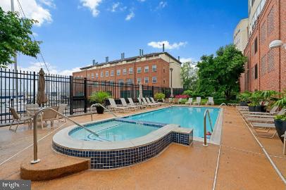 Building Photo - 960 Fell St Unit 402