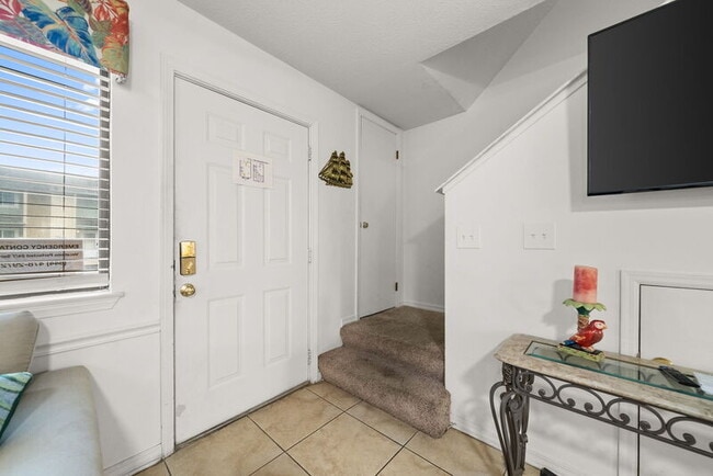 Photo - 133 W Leslie Ln