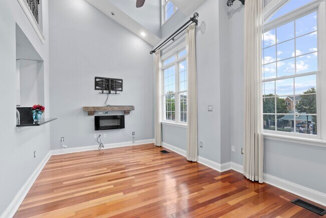 Photo - 169 Price Ct