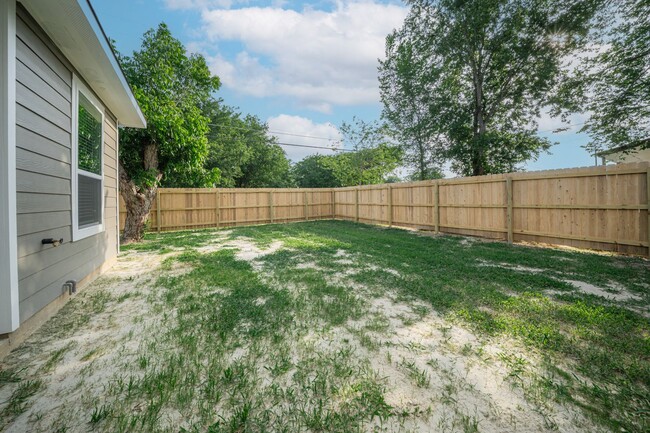 Photo - 1606 W 5th St