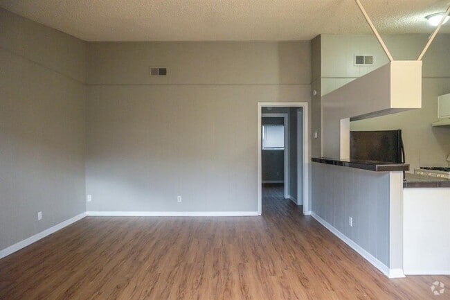 Building Photo - 616 W 51st St Rental