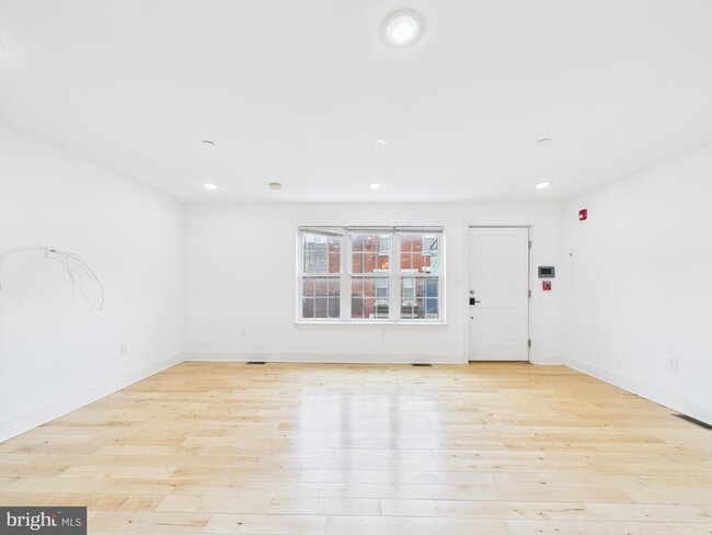 Building Photo - 2646 Manton St