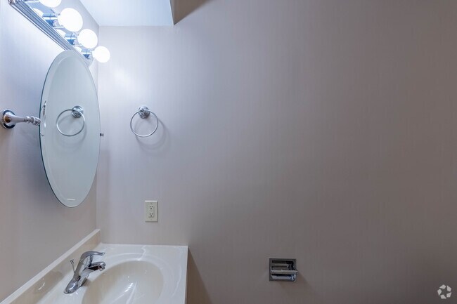 3BR, 2.5BA - 1,550SF - Bathroom