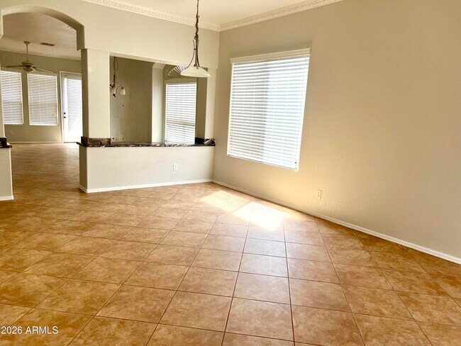 407 W Helena Dr