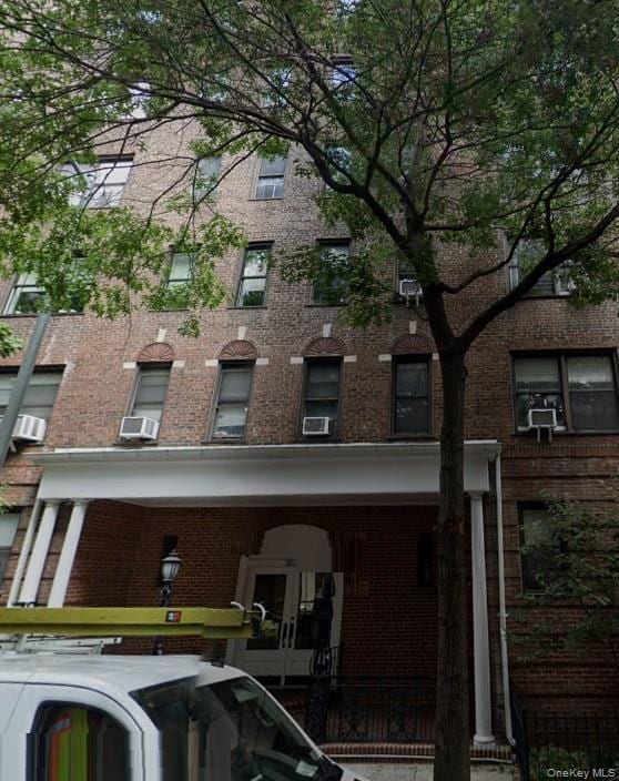 Building Photo - 35-35-35-75 75th St Unit 625