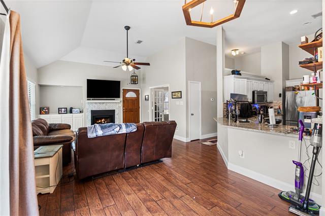 Photo - 2219 Greenview Dr