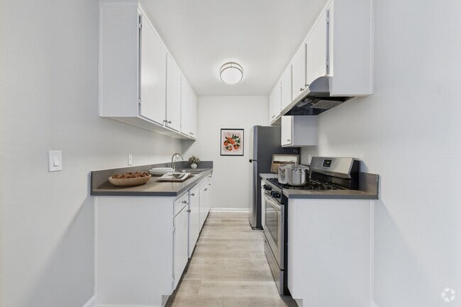 Building Photo - Sepulveda Landmark Rental