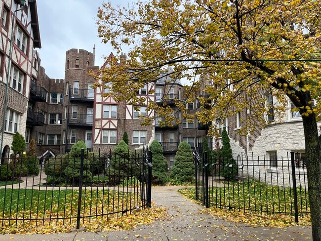 Building Photo - 5713 N Kimball Ave Unit 3E
