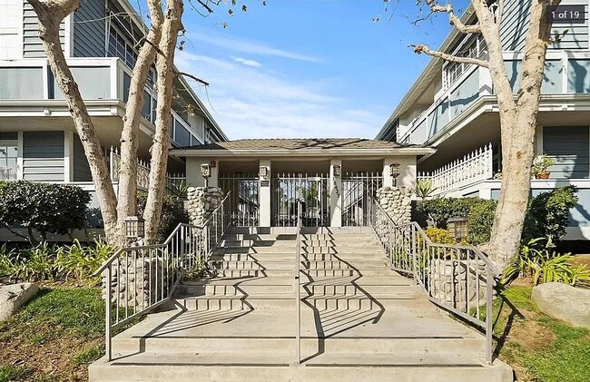 Photo - 18427 Vincennes St Condo Unit 5