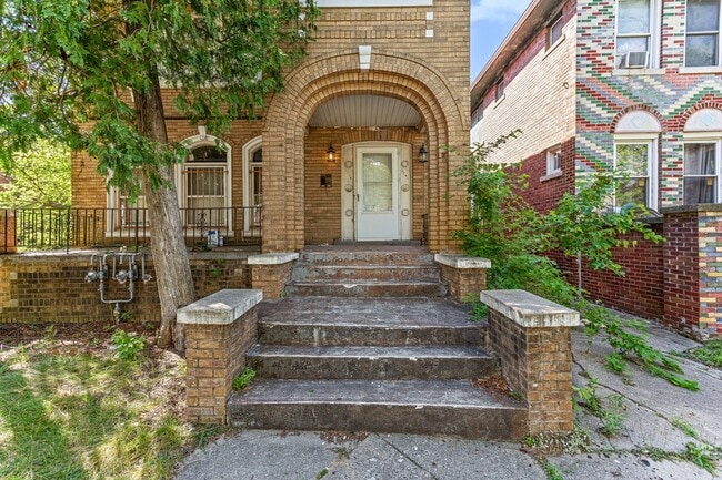 Building Photo - 3239 Fullerton Ave