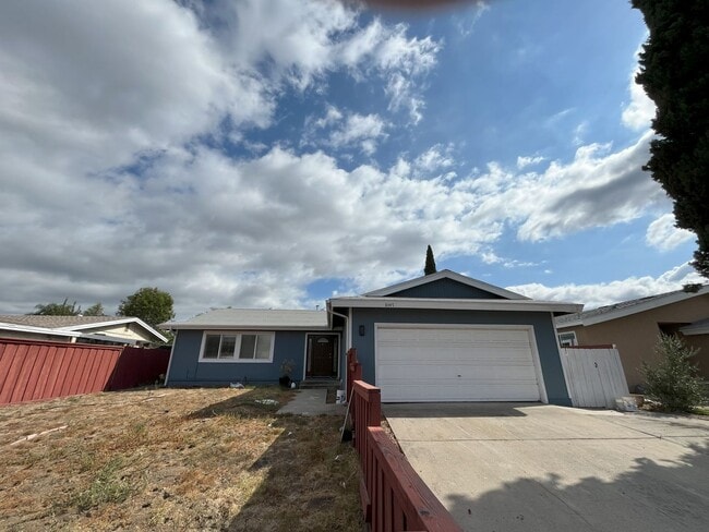 Building Photo - Charming 3-Bedroom Home in the Heart of Santee – Prime Location Near Parks and Schools! *$500.00 ...