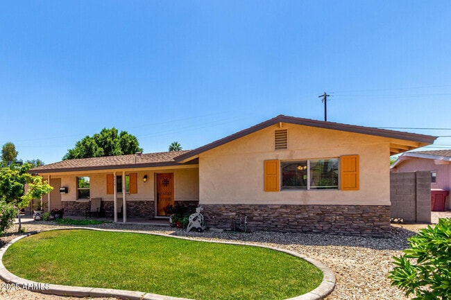 Building Photo - 6839 E Earll Dr