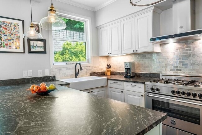 Photo - 53 W 19th St