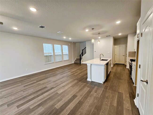 Photo - 104 Greinert Dr