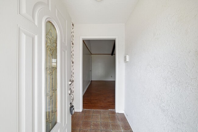 Photo - 122 White Cedar St