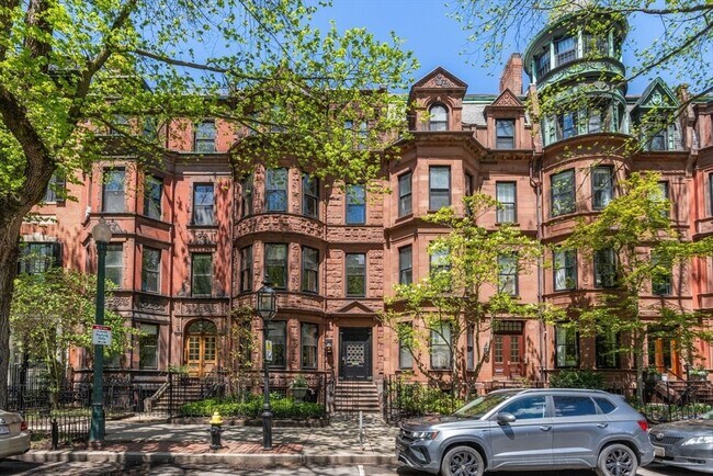 389 Commonwealth Ave Unit b