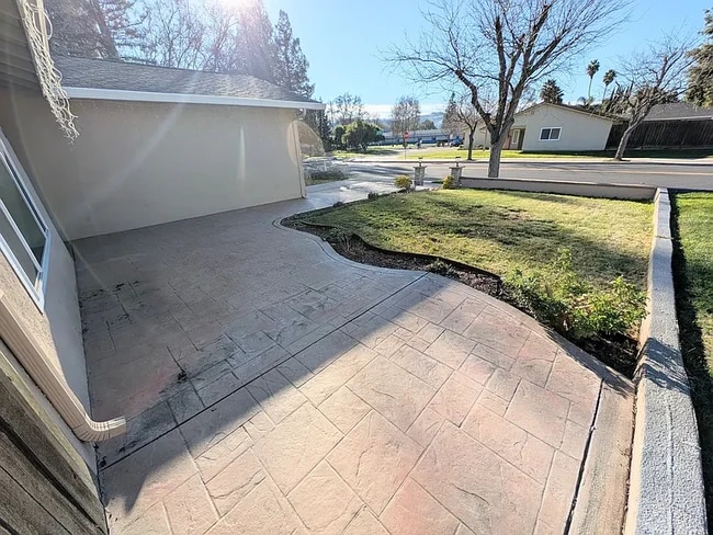 Frontyard porch - 130 Avenida Espana