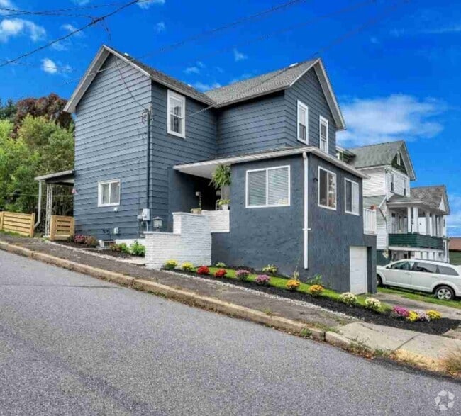 Building Photo - 301 McLean St Rental