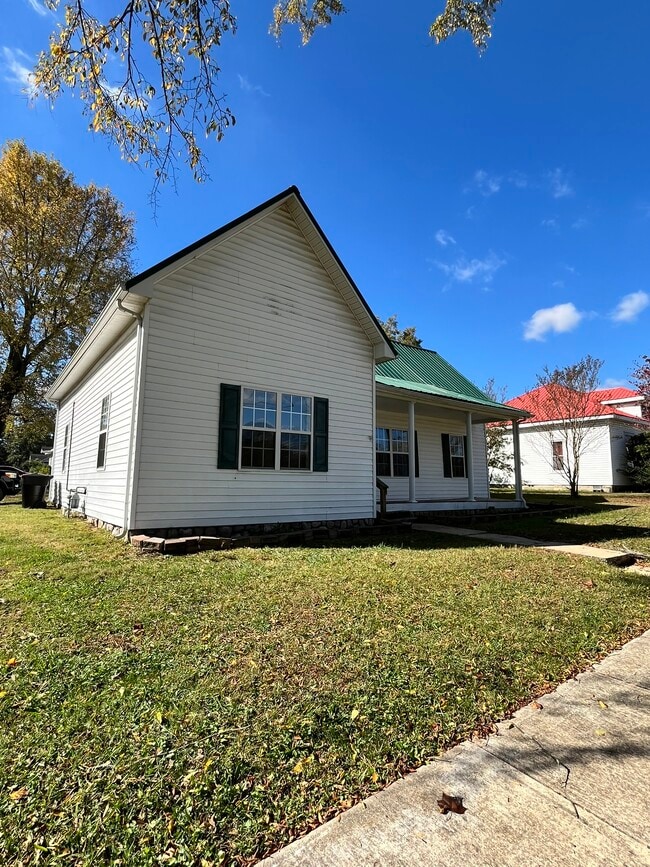 Photo - 410 SW Atlantic St