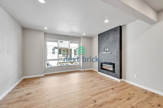 Photo - 2 BED & 2.5 BATH TOWNHOUSE FOR RENT