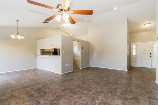 Photo - 7827 Adelaide Loop